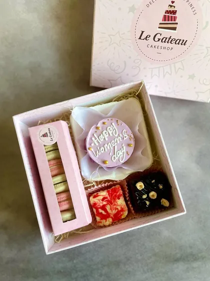 We believe in celebrating the amazing people in your workplace. This Women's Day hamper was curated with a vanilla baked bento cheesecake, assorted macarons, and our signature brownies, all packed in a beautiful gift box.