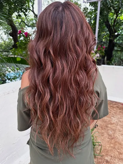 Another look at these beautiful ribbon highlights. I love how they create streaks of light through the hair, adding so much dimension and the illusion of thicker, fuller hair.