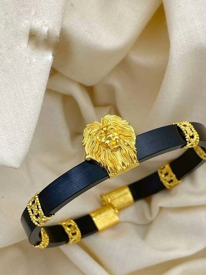 Another design from my men's kada collection, this one features a majestic lion head. The 92.5 silver is gold-plated for a rich finish, creating a symbol of strength and royalty.