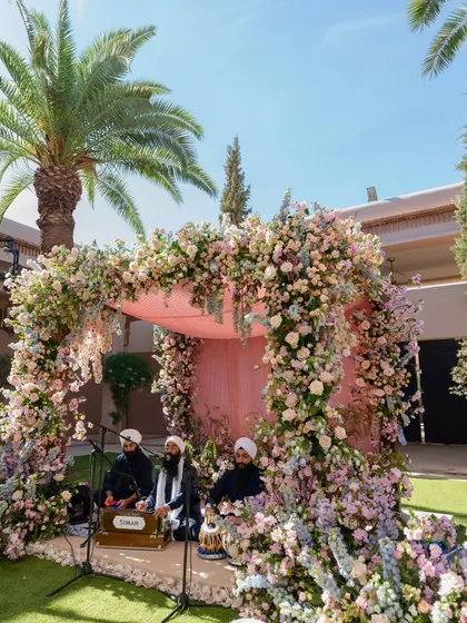 For the Anand Karaj ceremony, we created a serene and beautiful stage for the ragis. The floral-covered mandap provided a peaceful setting for the soulful melodies that are central to the Sikh wedding ceremony.