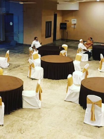 Even with restrictions, we ensure your wedding day is beautiful. This photo shows an indoor seating arrangement designed for social distancing without compromising on elegance, using classic brown and gold decor.