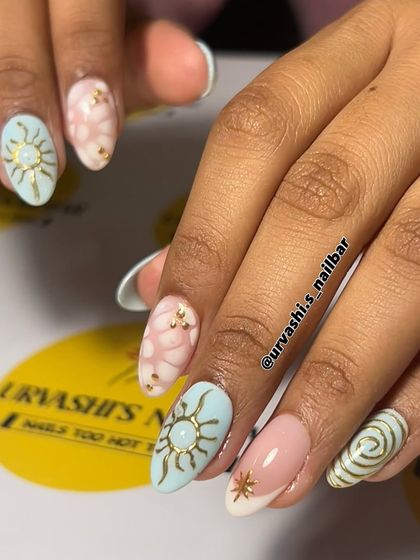A celestial-inspired set with a dreamy pastel palette. I hand-painted sun motifs, stars, and swirls, combining different designs for a whimsical and artistic manicure.