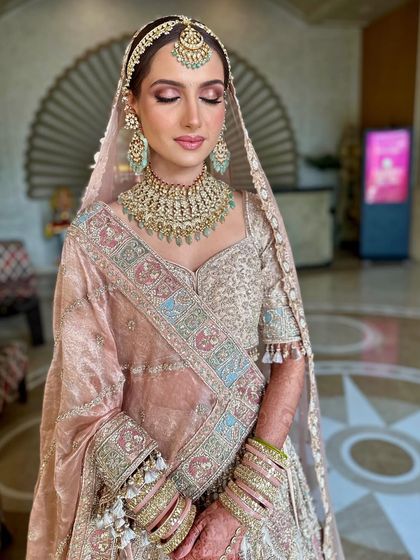 My signature summer bridal glow for a bride with oily, acne-prone skin. This look proves that with the right skin prep and technique, you can achieve a dewy, long-lasting finish that looks fresh, not greasy.