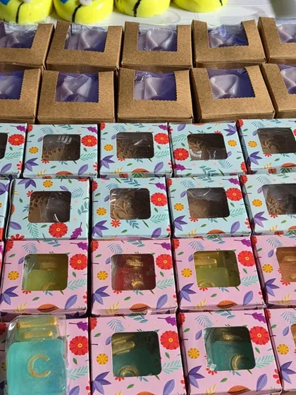 A look at some of my products being boxed up for an exhibition. I offer a variety of packaging, from simple kraft boxes to colorful floral ones.