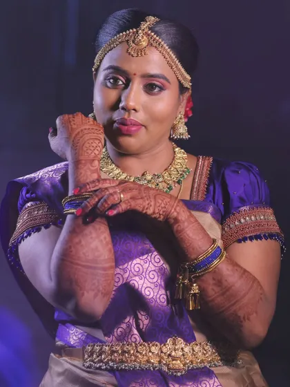 A beautifully lit portrait of Priya for her muhurtham. The minimal makeup approach ensures she looks elegant and, most importantly, like herself.