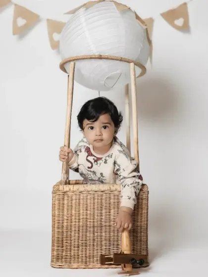 A duplicate of ID 93, this image shows a classic hot air balloon setup against a clean white background.