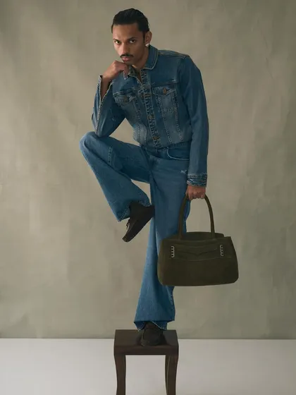 Meet the Penny Carryall, my first unisex bag. Inspired by the iconic penny loafer, this bag is crafted from rich suede and designed for anyone who values structured style and soft luxury. It’s a piece meant to be shared and cherished.