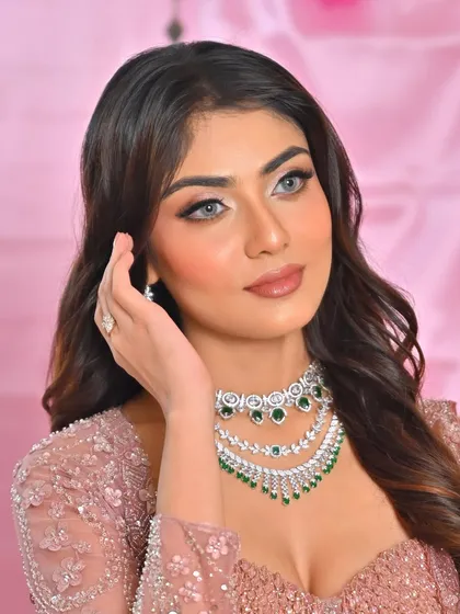 Simple yet elegant. This was the look I created for Day 1 of my masterclass, focusing on teaching the art of soft glam.