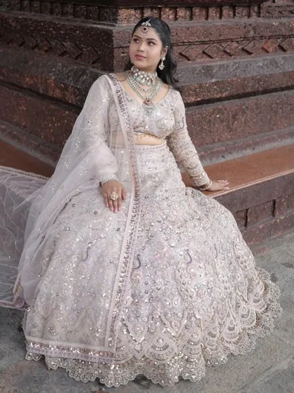 The fine craftsmanship on this pastel lehenga is clear to see. It’s a sophisticated and elegant choice for any festive occasion.