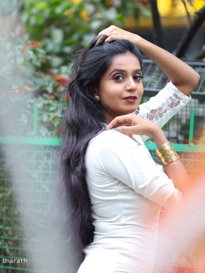 Using foreground blur to create a sense of depth in this urban portrait. It makes the image feel more dynamic and alive.