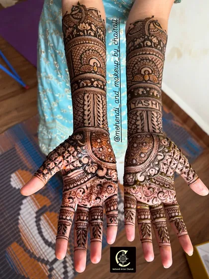 This bridal mehendi combines geometric jaali patterns with traditional motifs. I also personalized it by hiding the groom's name, "Yash," within the intricate design on the arm.