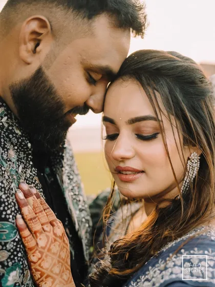 An intimate close-up, where the world fades away and only the connection between two people remains. We create a space for you to be yourselves, allowing us to capture these raw and tender couple portraits.