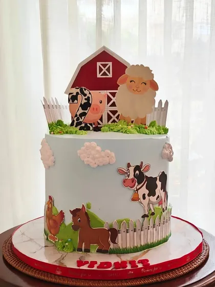 A full view of the adorable farm animal cake, showing the horse, chicken, and other details that make this a fun and engaging cake for a toddler.