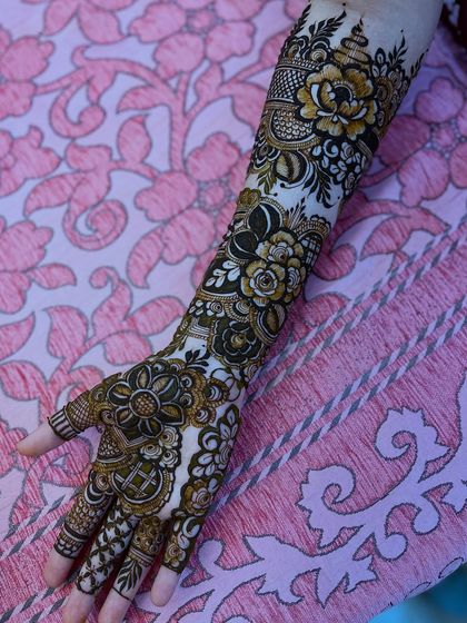 Z4 Studios - Special Occasion Henna My Signature Florals (The 'Floral Queen') photo 25