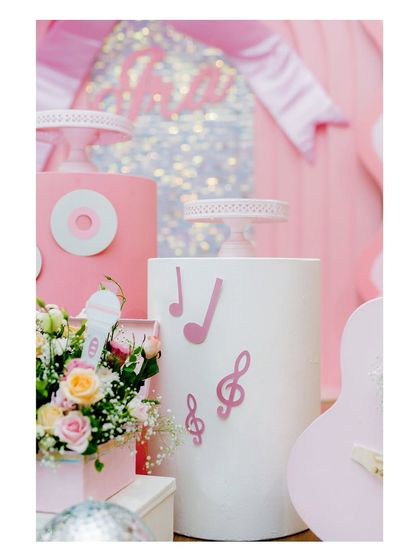 A duplicate image showing the music-themed props and decor.