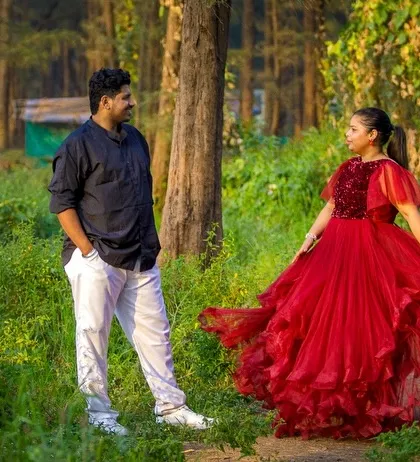 A perfect twirl in our flowy red gown. This outfit is lightweight and easy to move in, making it ideal for dynamic and romantic pre-wedding photoshoots in an outdoor setting.