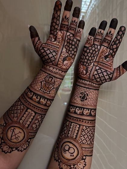 Another angle of this personalized engagement design, showing the different motifs on each arm. One arm features the couple's initials, while the other has the auspicious Om symbol.