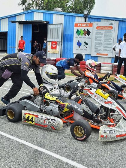 A Le Mans-style start at the Meco Meritus Cup, where officials help drivers get underway. This format adds a unique challenge to the race.