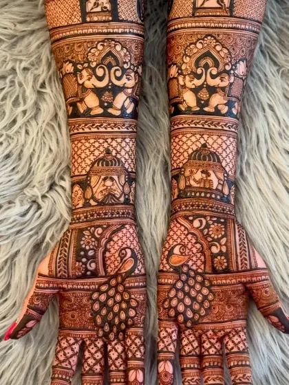 A stunning design featuring peacocks on the palms and elephants on the arms. The intricate details make this a true masterpiece.