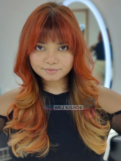 A confident pose with the Y2K hair color, screaming 2000s fashion.