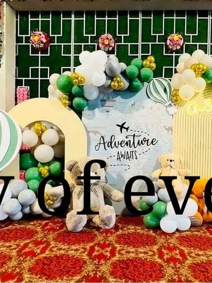 A closer look at the "Adventure Awaits" birthday theme. This setup includes teddy bears, hot air balloon cutouts, and a world map backdrop, perfect for a little explorer's party.