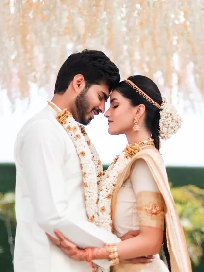 A classic, intimate pose. This South Indian wedding portrait showcases the couple's beautiful traditional attire and their quiet connection.
