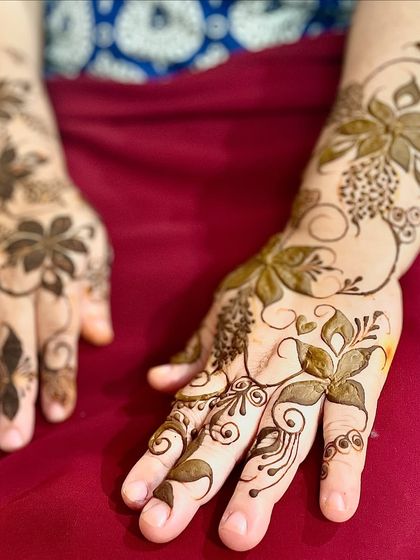 A beautiful floral design that shines as bright as a smile.