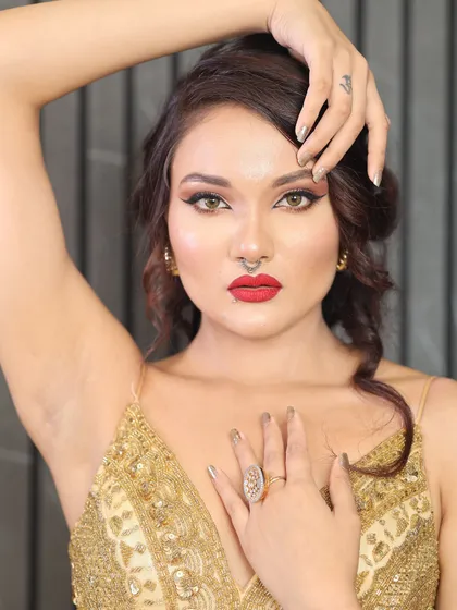 Here you can see how a simple yet striking metallic chrome manicure completes a glamorous evening look. The solid color on these elegant nails perfectly complements the gold dress and bold makeup, showing how your nails can be the ultimate accessory.