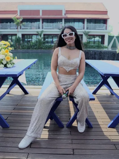 Main apni favourite hu. Chilling by the pool before a high-energy party in Goa. My style adapts to the vibe of your event, from glamorous Sangeets to relaxed pool parties.