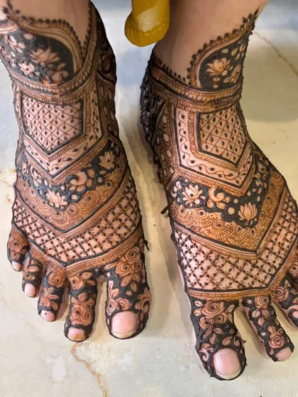 Your feet deserve just as much attention. I design intricate patterns for feet, like this one with geometric checks, delicate lotus motifs, and floral details covering the toes, to complete your bridal look.