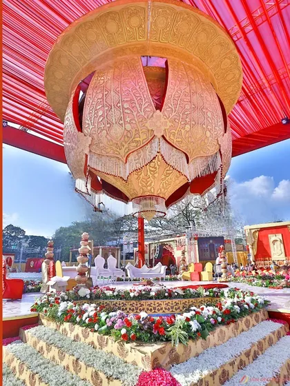 This show-stopping centerpiece was designed to hang above the mandap. Inspired by a blooming lotus, it combines traditional motifs with grand scale, creating a focal point that is both spiritual and spectacular.