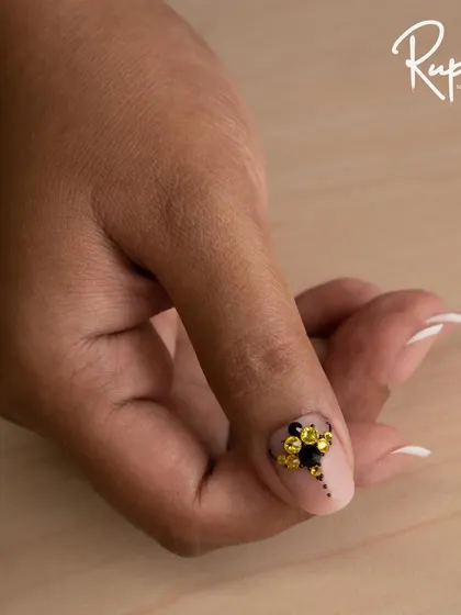 The same black and yellow crystal design from a different angle.