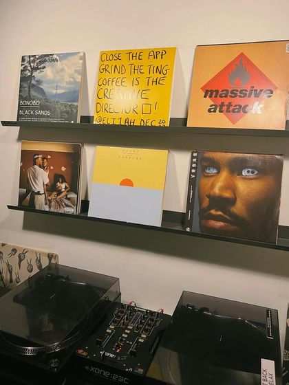 The Vibe & The Music photo 3