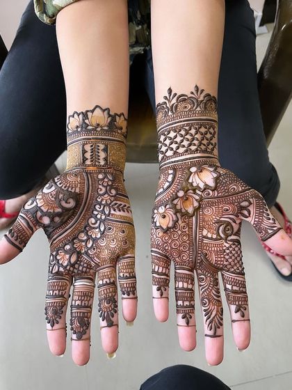 Even for festivals, we can do a full, rich design. This festive mehndi has the density of a bridal pattern, with beautiful lotus and floral work perfect for any celebration.