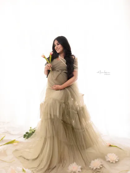 A sweet and whimsical portrait with the mother-to-be holding a single tulip. This simple prop adds a touch of color and charm to the frame.