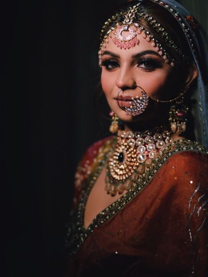 A close-up of my bridal look. The stunning jewellery and detailed embroidery are what make a bridal outfit truly special, and it’s what we focus on at Mohraya.