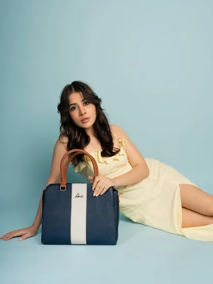 A different composition from the same Lavie shoot, this time with the model lying down. This creates a more relaxed, lifestyle-oriented feel for the campaign.