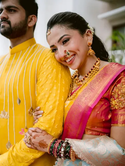 The warmth of a shared smile. This candid portrait of Maithili and Dhruv during their engagement in Satara captures the effortless comfort and happiness that I aim to document.