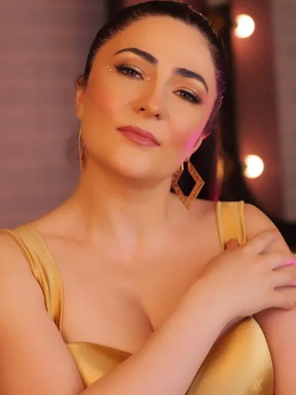 A golden goddess look created in our studio. We teach a variety of glamorous looks in our professional makeup course, perfect for parties, events, and red carpets.