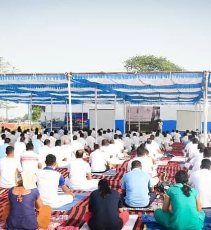 A view from the back of a large outdoor session at the Agra Air Force station. Even in a large group, the intention is to help each individual turn inward.