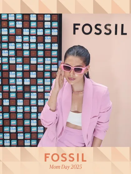 A fashion influencer trying on new sunglasses at the Fossil event. Our photo booth can be a great tool for showcasing products in a fun and interactive way.