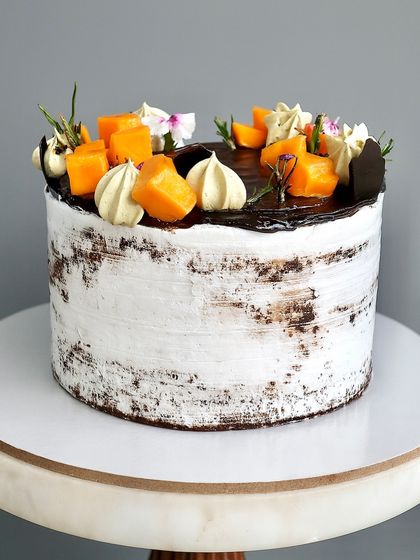 When mango meets chocolate, magic happens. This Naked Cake features a moist chocolate sponge, luscious dark chocolate ganache, and layers of juicy fresh mango. It’s a bold and delicious twist on a summer favorite.