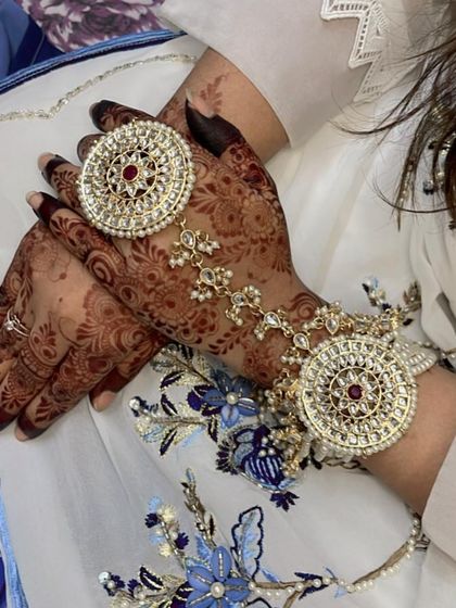 The dark henna stain provides a beautiful backdrop for festive hand jewellery.