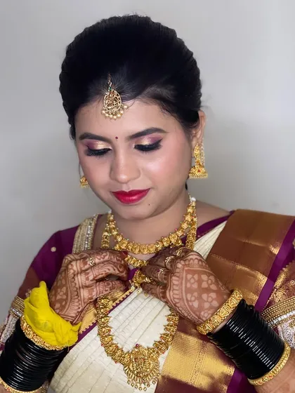 A beautiful portrait of the bride, showcasing her intricate gold jewellery and classic makeup look.