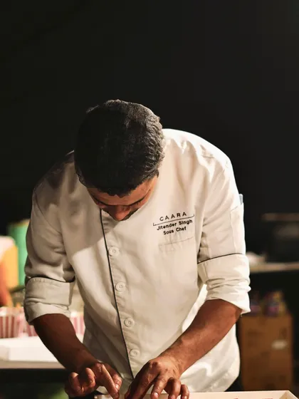 Our sous chef meticulously puts the final touches on a dish during a catering event for the clothing brand péro. This behind-the-scenes look shows the dedication and attention to detail our team brings to every plate.