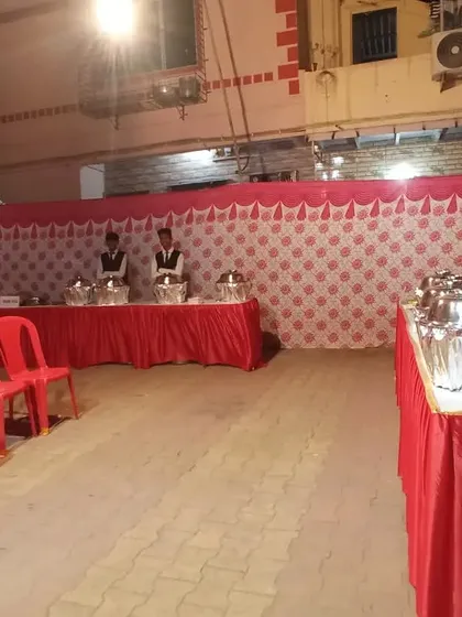 A basic buffet arrangement for an outdoor event. This shows my flexibility to work with different spaces and budgets.