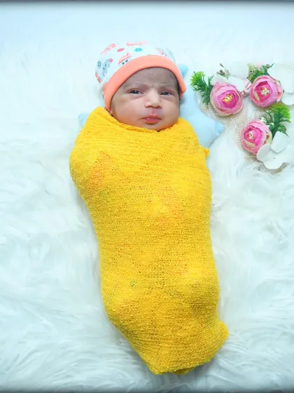 A full-body shot showing the secure and cozy "potato sack" wrap I use for newborns. This pose keeps them feeling safe and sleepy, perfect for beautiful portraits.