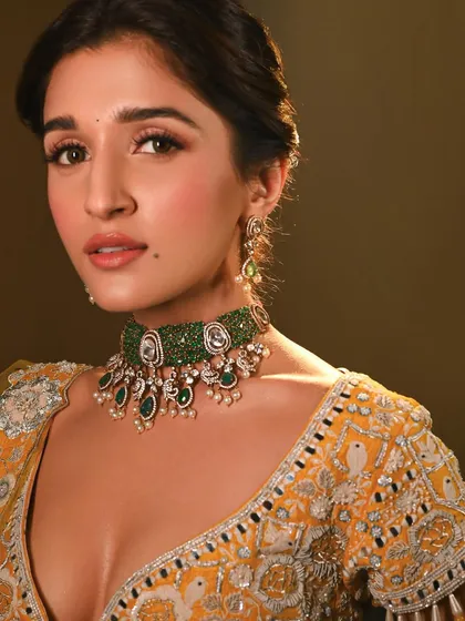 A little celebrity glam moment with the gorgeous Nidhi Shah. For this shoot, I created a fresh, dewy base with a soft smokey eye to complement her vibrant yellow lehenga. This is the kind of camera-ready look I bring to all my clients.