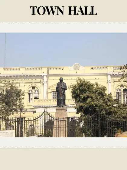 The colonial-era Town Hall in Chandni Chowk, built on the site of a garden pavilion belonging to Shah Jahan's daughter, Jahanara. The statue in front is of Swami Shradhanand.