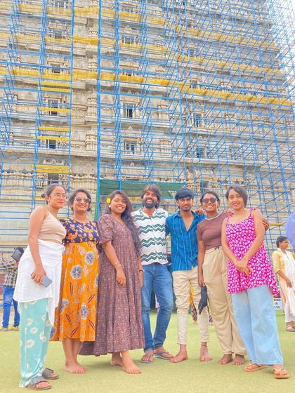 A group photo in front of the Murudeshwar temple, with its intricate architecture.